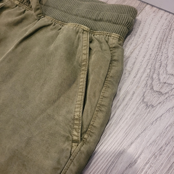Aerie Army green cargo joggers - Picture 4 of 8